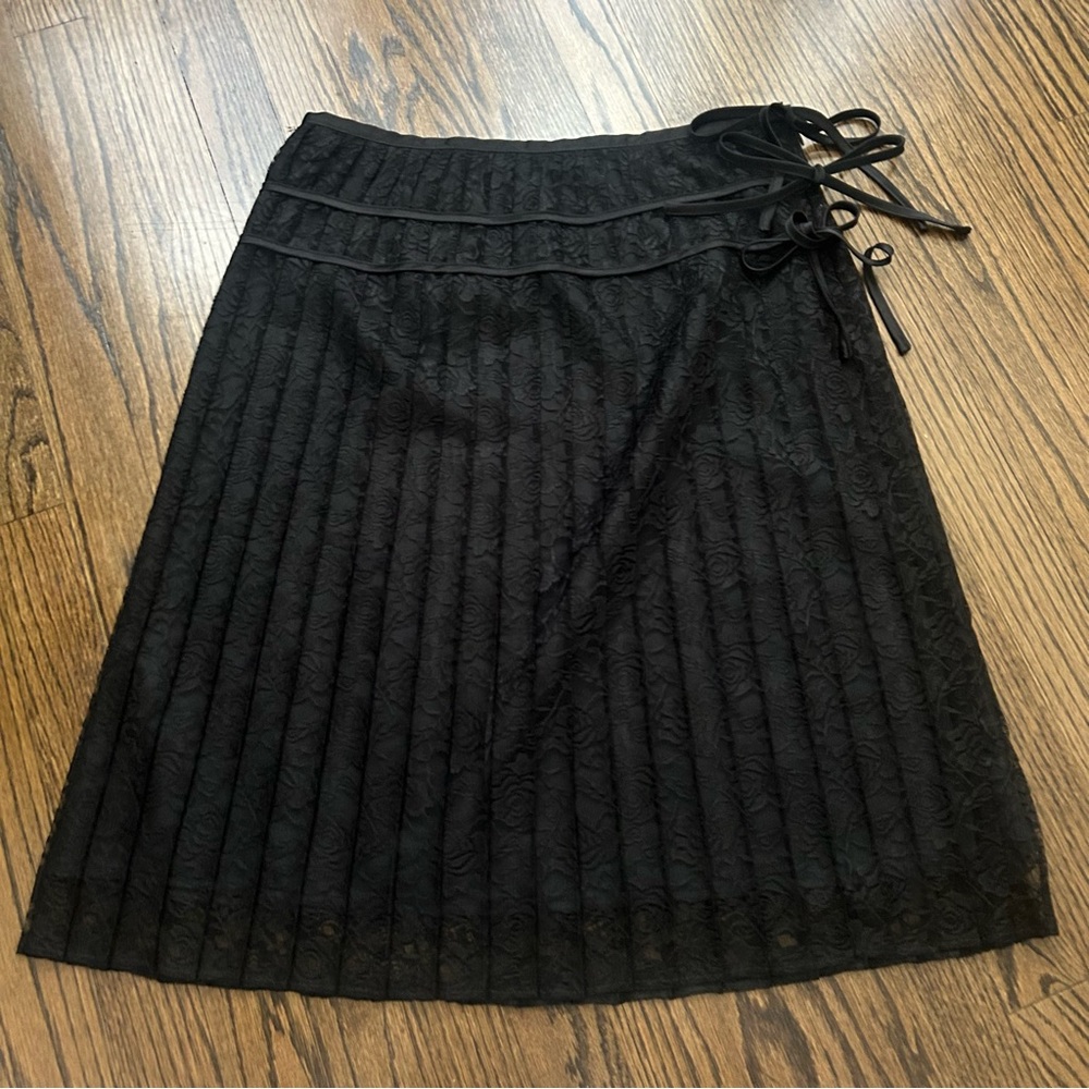 bow/tie lace skirt